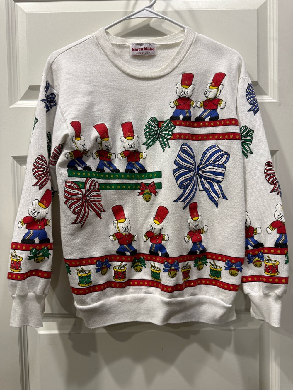 Vintage! Grandmacore! Karen Blake White Holiday Toy Soldier Sweatshirt , Size M